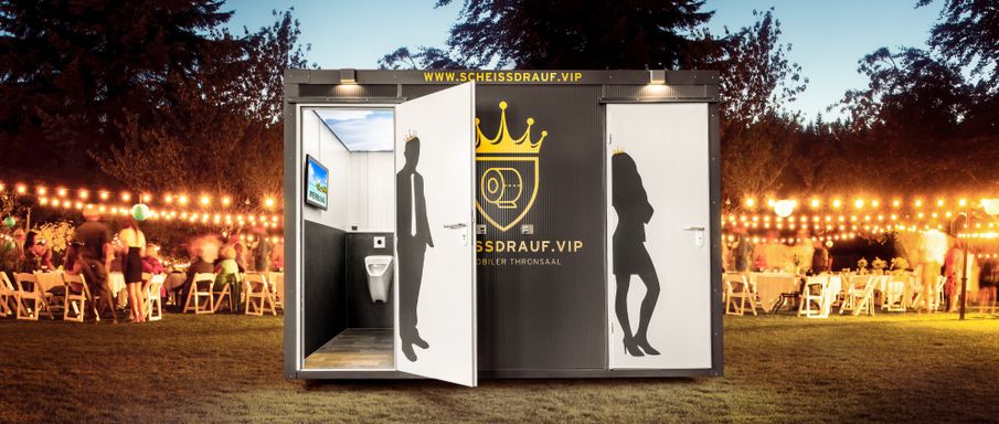 VIP-Toilettenwagen auf einer Feier
